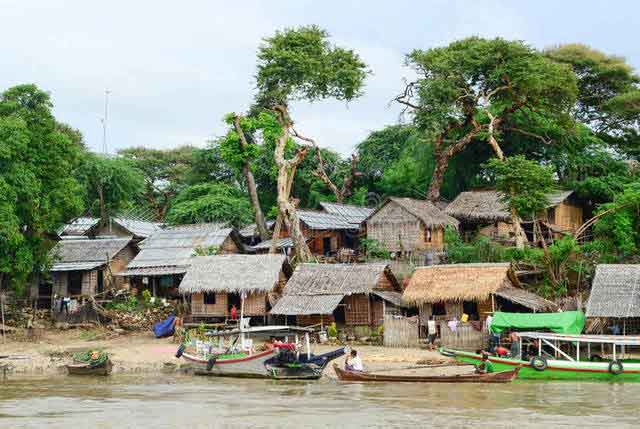 typical village scene local burmese bagan myanmar may their lives riverbank irrawaddy river near 52652097